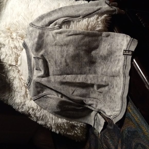 Quicksilver long sleeve, gray and black, size 12 months - Picture 2 of 4